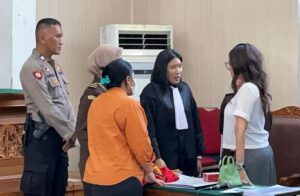 Kronologi Lengkap Nikita Mirzani Cekcok dengan Jaksa Usai Sidang, Menolak Dibawa ke Tahanan!